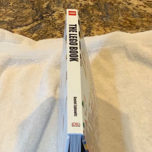 The Lego book and standing small in slip case, set hardcover - Picture 8 of 14